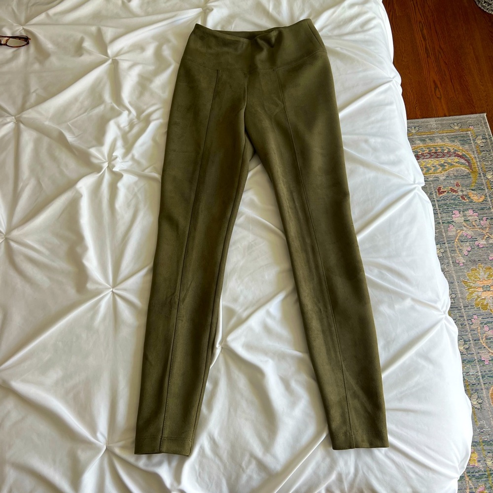 White House Black Market Dark Green Suede Leggings. Size 4R.